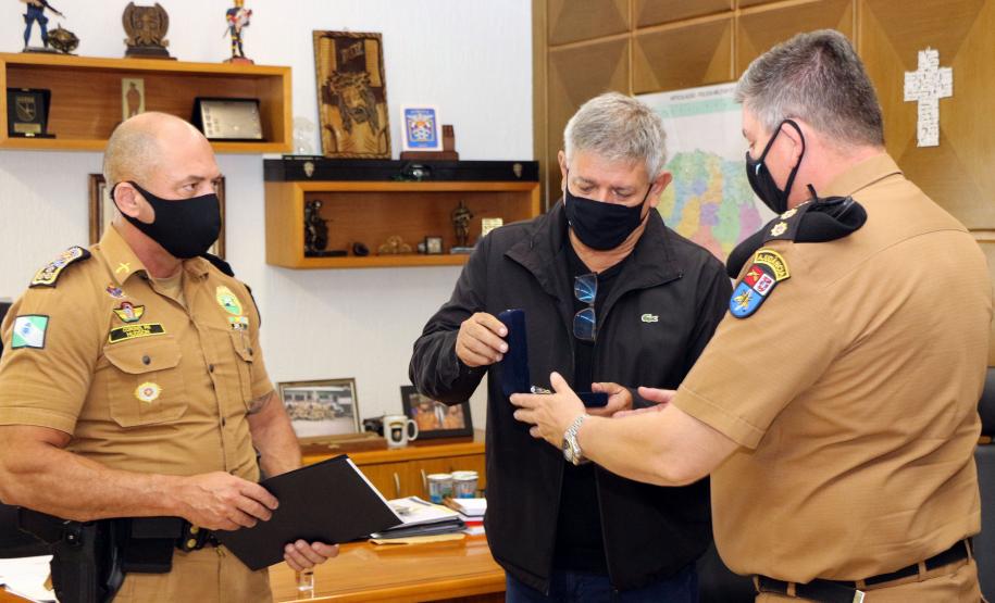 Superintendente do Esporte é condecorado com a medalha Coronel Sarmento em Curitiba
