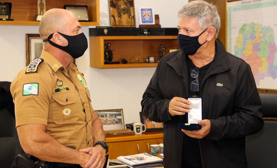 Superintendente do Esporte é condecorado com a medalha Coronel Sarmento em Curitiba
