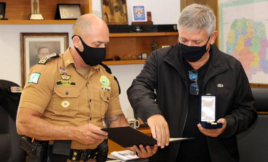 Superintendente do Esporte é condecorado com a medalha Coronel Sarmento em Curitiba