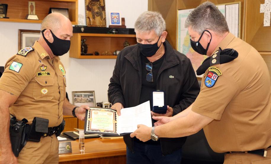 Superintendente do Esporte é condecorado com a medalha Coronel Sarmento em Curitiba