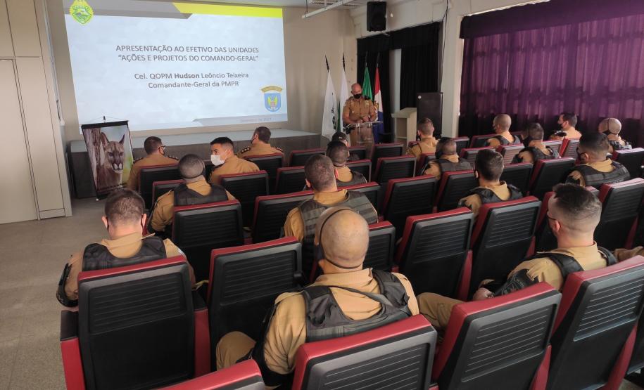 Nos Campos Gerais, Comandante-Geral fala com o efetivo e aproxima Corporação dos municípios