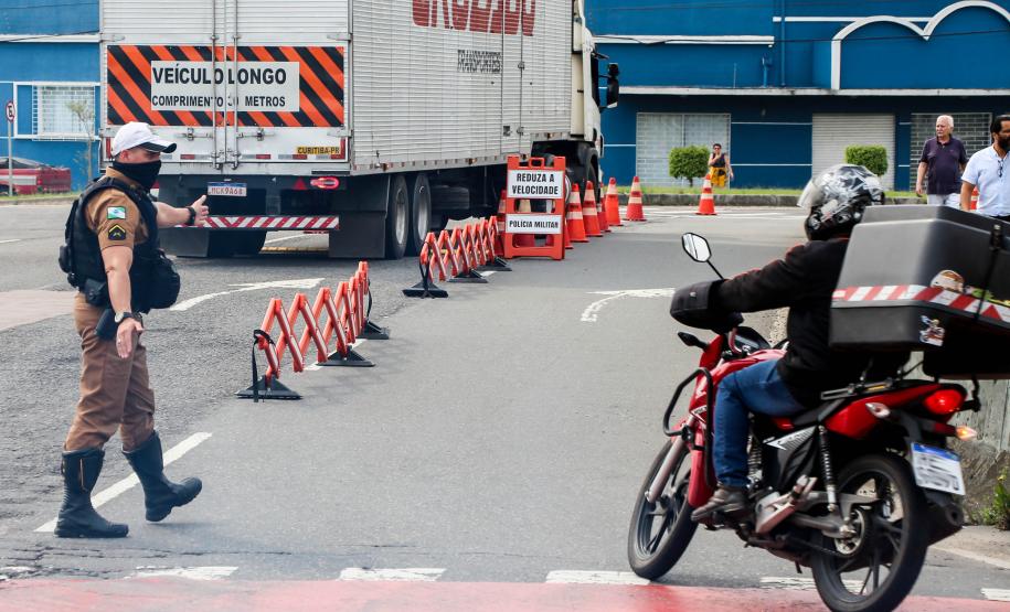 Polícia Militar participa de blitz educativa integrada da Semana Nacional do Trânsito na Linha Verde em Curitiba