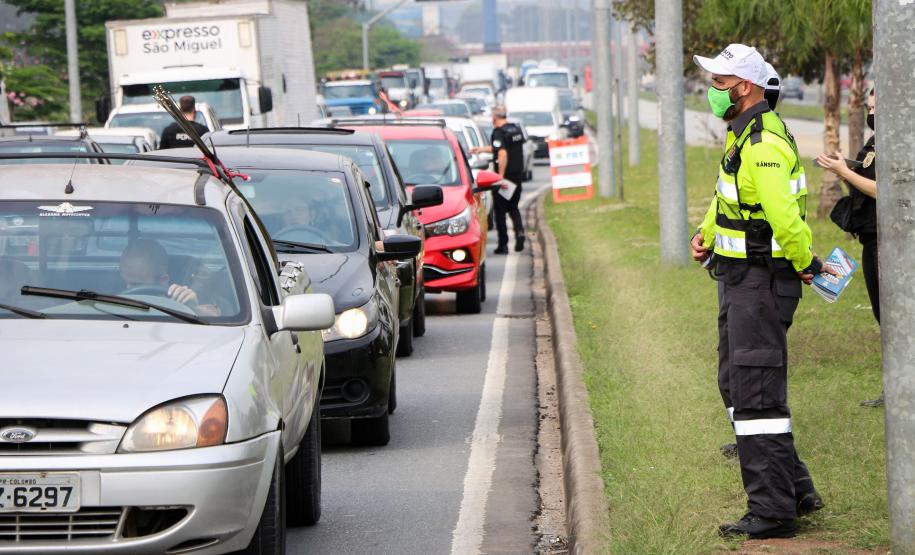 Polícia Militar participa de blitz educativa integrada da Semana Nacional do Trânsito na Linha Verde em Curitiba