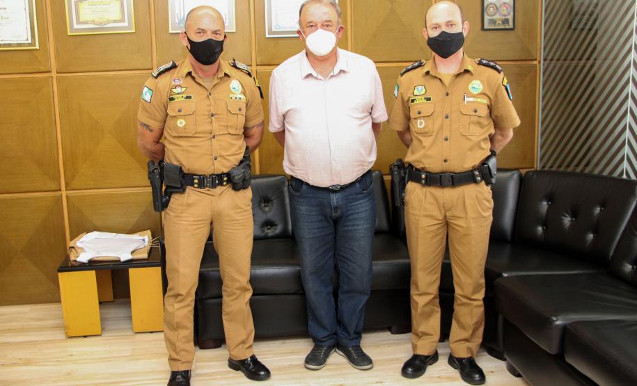 Comandante-Geral da PM recebe major Veterano que foi homenageado no Campeonato Paranaense de Adestramento