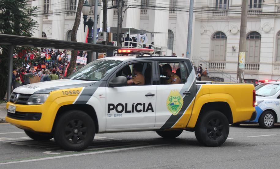 A presença ostensiva da Polícia Militar foi maciça em todo o estado por conta dos atos públicos desta terça-feira (07/09), Dia da Independência do Brasil. A autuação preventiva foi para garantir o direito de manifestação dos grupos políticos que tomaram as ruas das principais cidades paranaenses. Ao longo do dia, os atos ocorreram de maneira pacífica, e até às 18 horas não houve nenhuma ocorrência relacionada às manifestações. Em várias cidades do Estado, inclusive na Capital, as equipes policiais prossegue