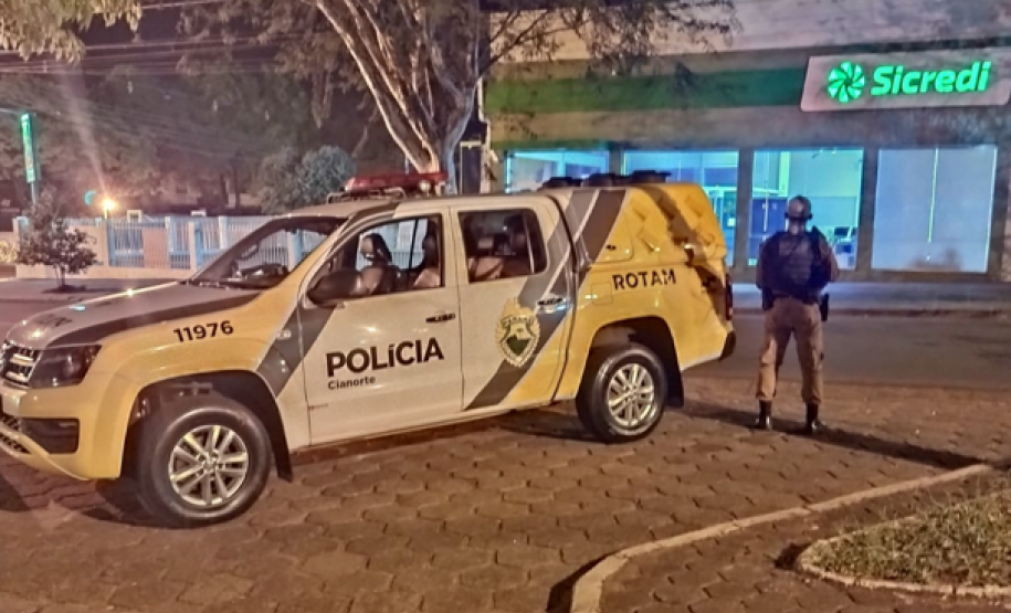 PM concentra reforços para reprimir ataques coordenados contra bancos e unidades policiais no Noroeste do estado