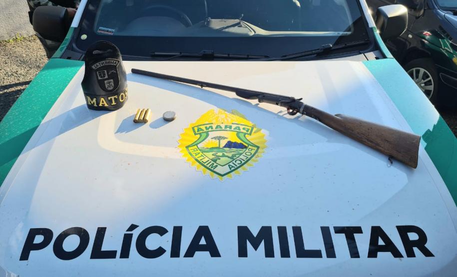 Polícia Ambiental atende ocorrência de desmatamento e encaminha homem por porte ilegal de arma de fogo em Campo Largo (PR)