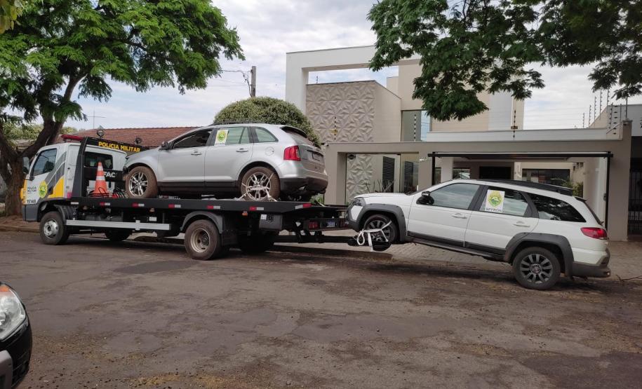 Carros são apreendidos pelo BPFRON com 2,5 mil pacotes de cigarros contrabandeados em Mariluz (PR)