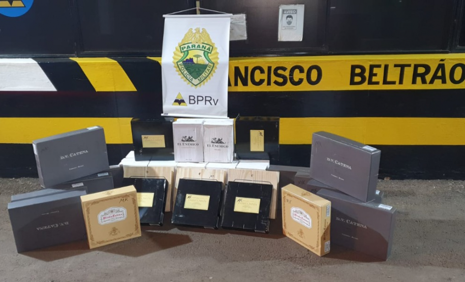 BPRv apreende garrafas de vinhos contrabandeadas e carga de cerveja sem nota no Interior do Paraná