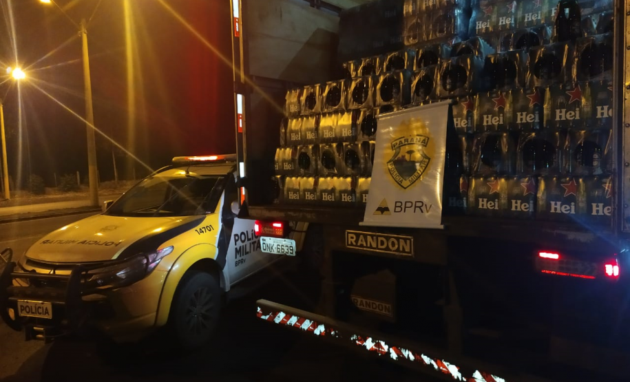 BPRv apreende garrafas de vinhos contrabandeadas e carga de cerveja sem nota no Interior do Paraná