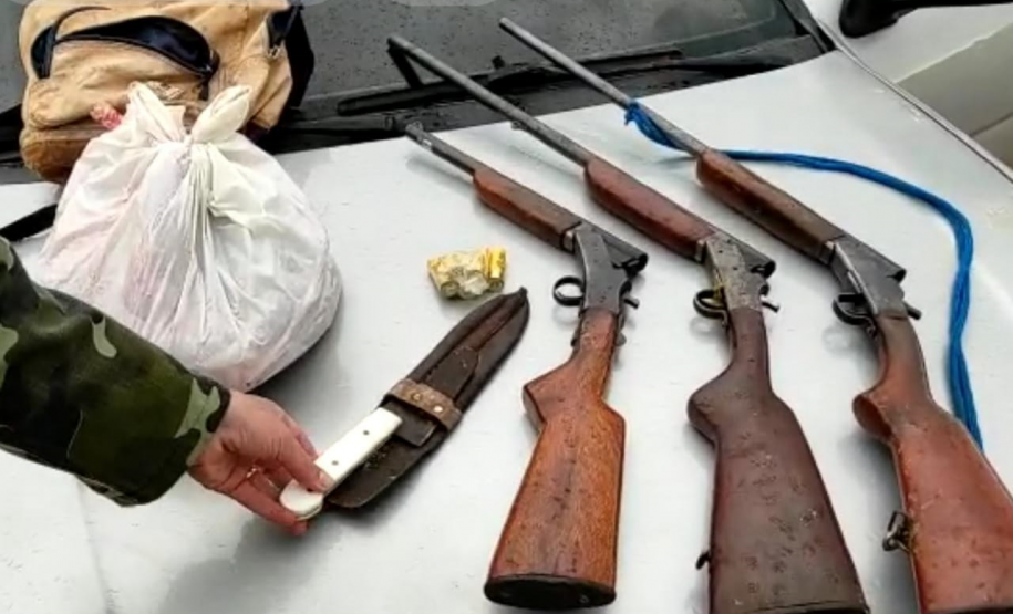 Armas para caça, animais abatidos e carvoaria ilegal são localizados pela Polícia Ambiental no Interior e na RMC