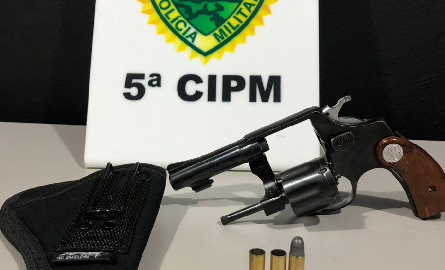 PM prende dois homens e apreende uma arma de fogo no Noroeste do estado