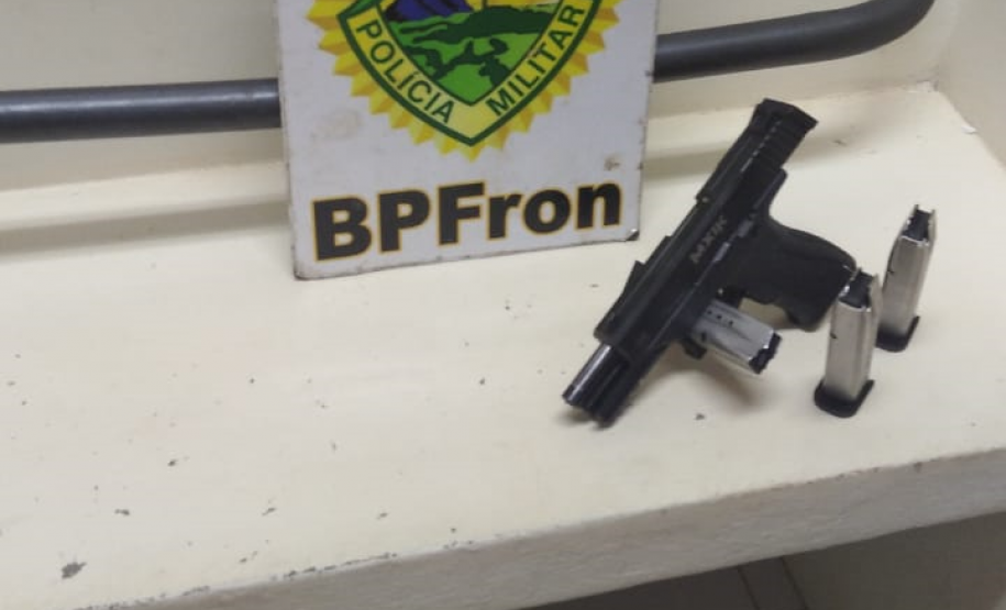 BPFron apreende arma de fogo, carregadores e 120 garrafas de bebidas em situações distintas no interior do estado