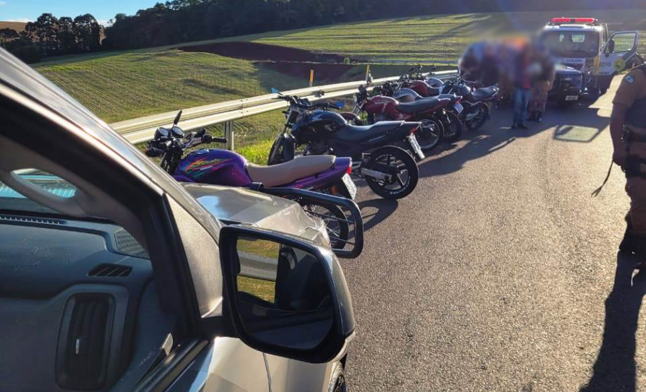 PM apreende oito motocicletas que trafegavam de maneira perigosa na PR 493, em Pato Branco, no Sudoeste paranaense