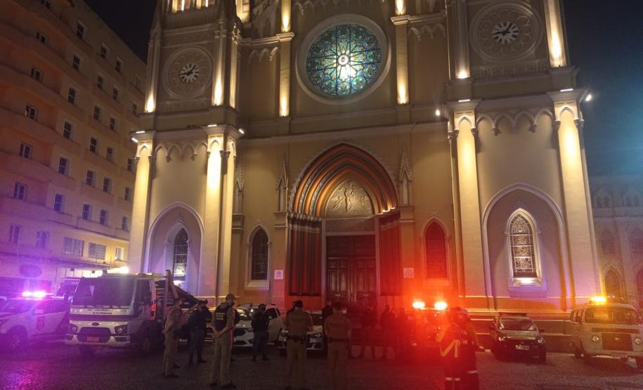 Equipes da AIFU fecham quatro estabelecimentos comerciais em Curitiba