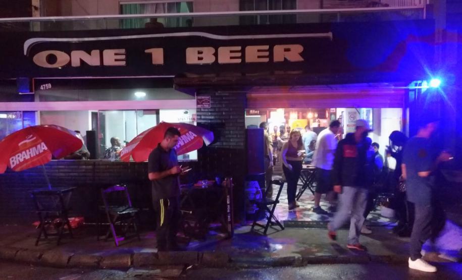 Equipes da AIFU fecham quatro estabelecimentos comerciais em Curitiba