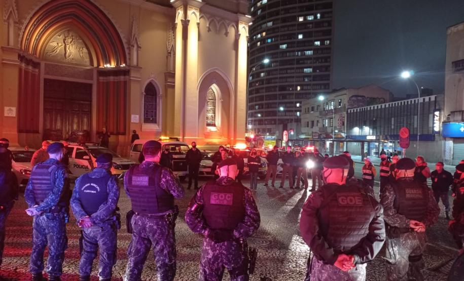 Operação da AIFU reforça policiamento em pontos de aglomeração e oito pessoas são encaminhadas, em Curitiba