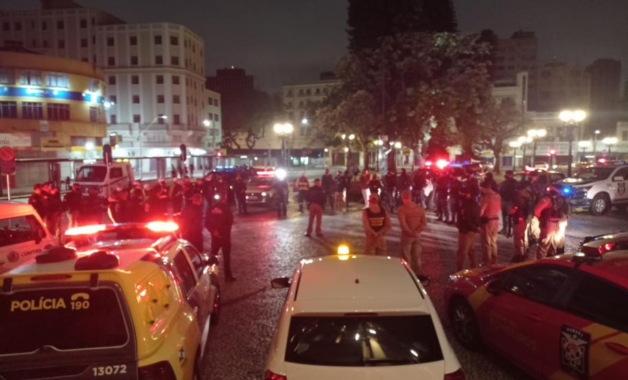 Operação da AIFU reforça policiamento em pontos de aglomeração e oito pessoas são encaminhadas, em Curitiba