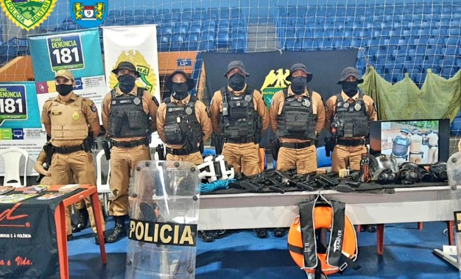 Policiais militares de Paranaguá (PR) participam de exposição do Projeto Paraná Cidadão