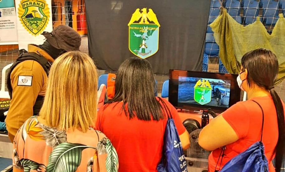 Policiais militares de Paranaguá (PR) participam de exposição do Projeto Paraná Cidadão