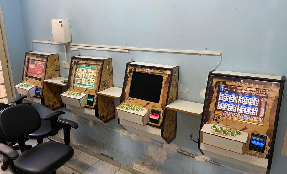 Fiscalizações da AIFU resultam na apreensão de nove máquinas caça-níquel e de jogo do bicho em Curitiba