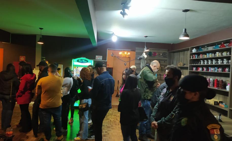 AIFU flagra jogo de azar e aglomeração em via pública na Capital