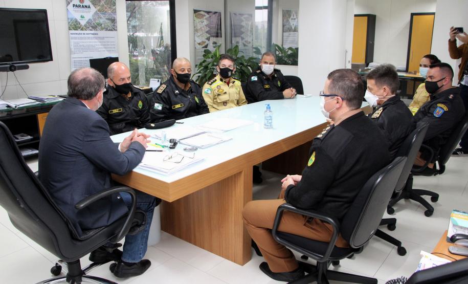 Secretário de Desenvolvimento Urbano e Obras Públicas recebe Alto-Comando da PMPR para reunião de trabalho
