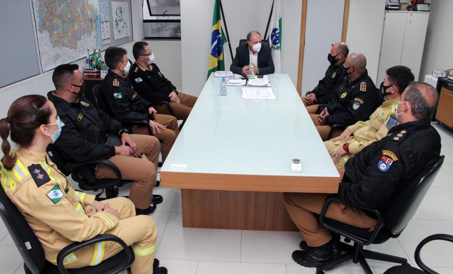 Secretário de Desenvolvimento Urbano e Obras Públicas recebe Alto-Comando da PMPR para reunião de trabalho