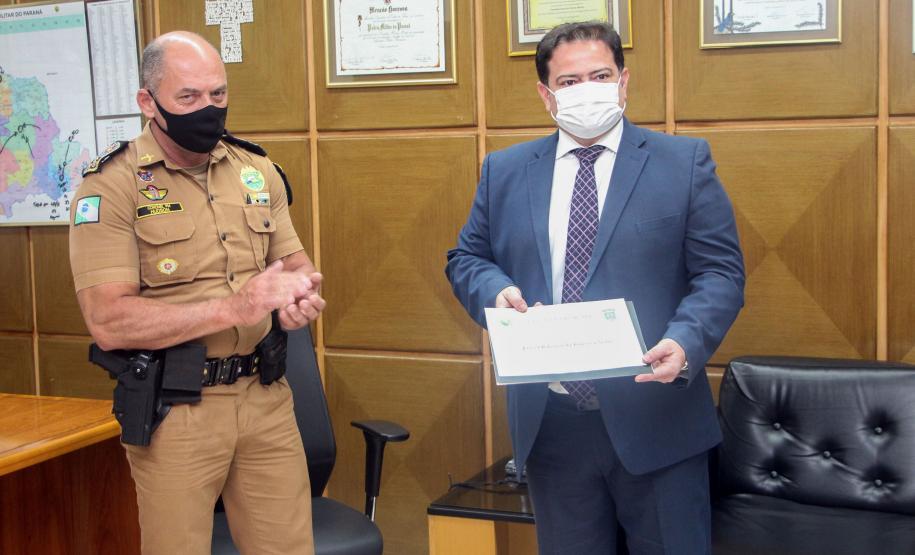Advogado e pesquisador recebe condecoração do Comando-Geral da PM em Curitiba