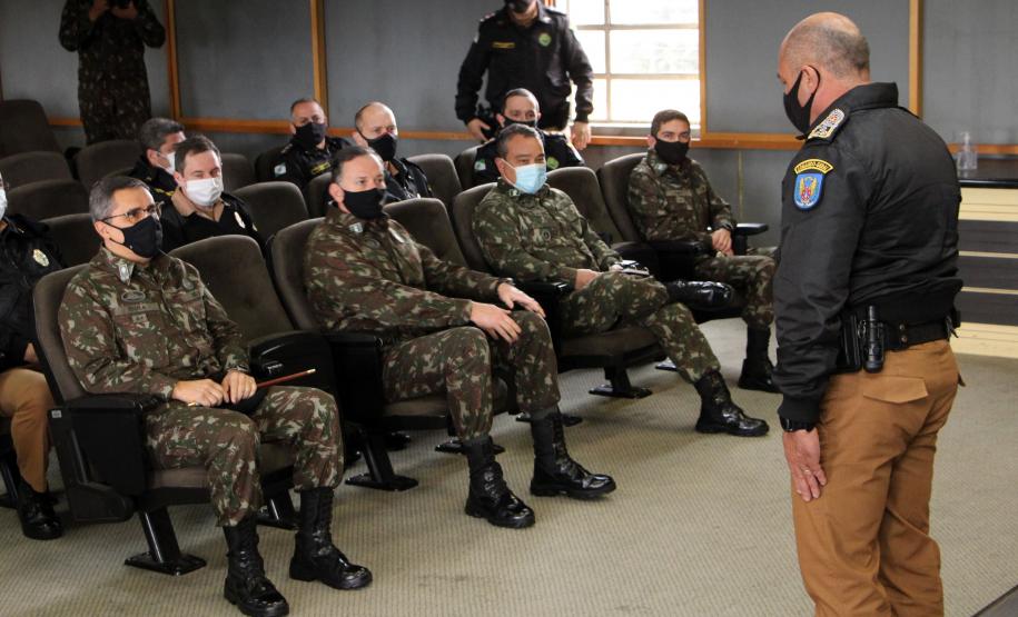 Comando da Artilharia Divisionária da 5ª Divisão de Exército faz visita de inspeção ao Quartel do Comando-Geral da PM