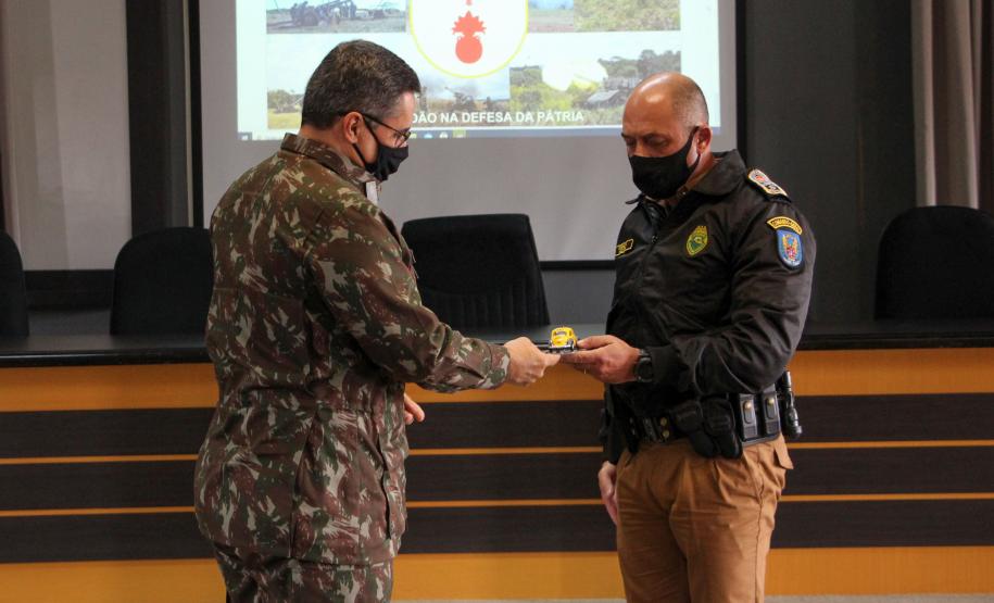 Comando da Artilharia Divisionária da 5ª Divisão de Exército faz visita de inspeção ao Quartel do Comando-Geral da PM