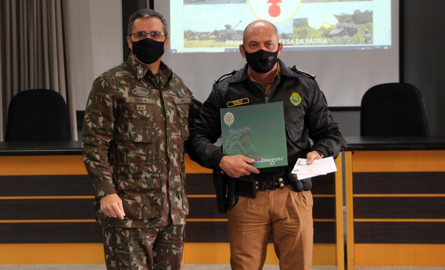 Comando da Artilharia Divisionária da 5ª Divisão de Exército faz visita de inspeção ao Quartel do Comando-Geral da PM
