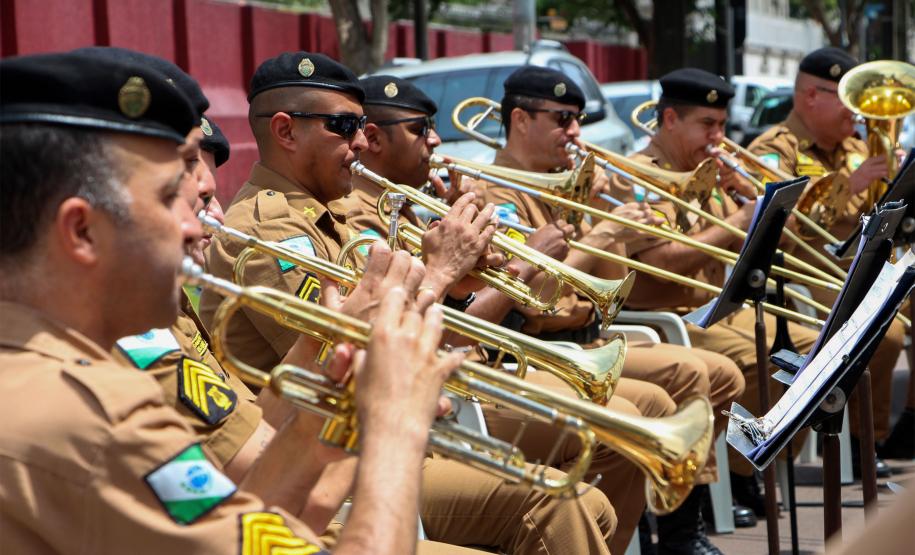 Banda de Música da PM faz apresentação especial para as crianças do Hospital Pequeno Príncipe