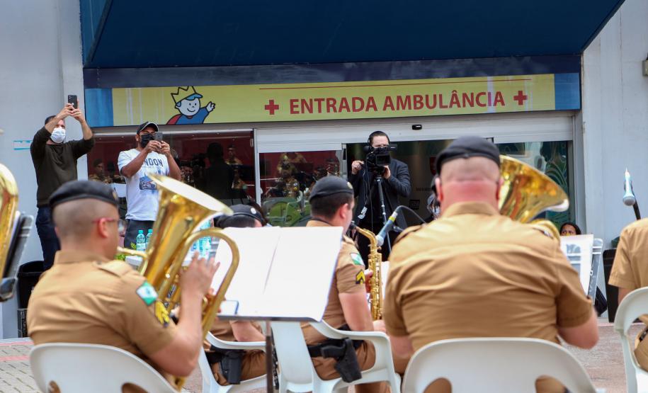 Banda de Música da PM faz apresentação especial para as crianças do Hospital Pequeno Príncipe