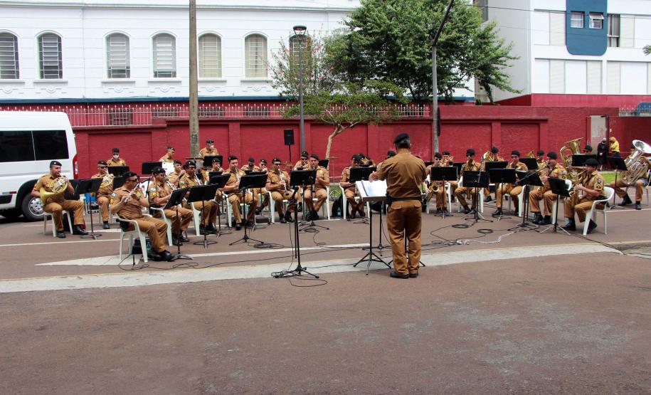 Banda de Música da PM faz apresentação especial para as crianças do Hospital Pequeno Príncipe
