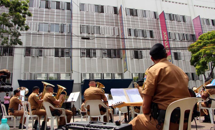 Banda de Música da PM faz apresentação especial para as crianças do Hospital Pequeno Príncipe