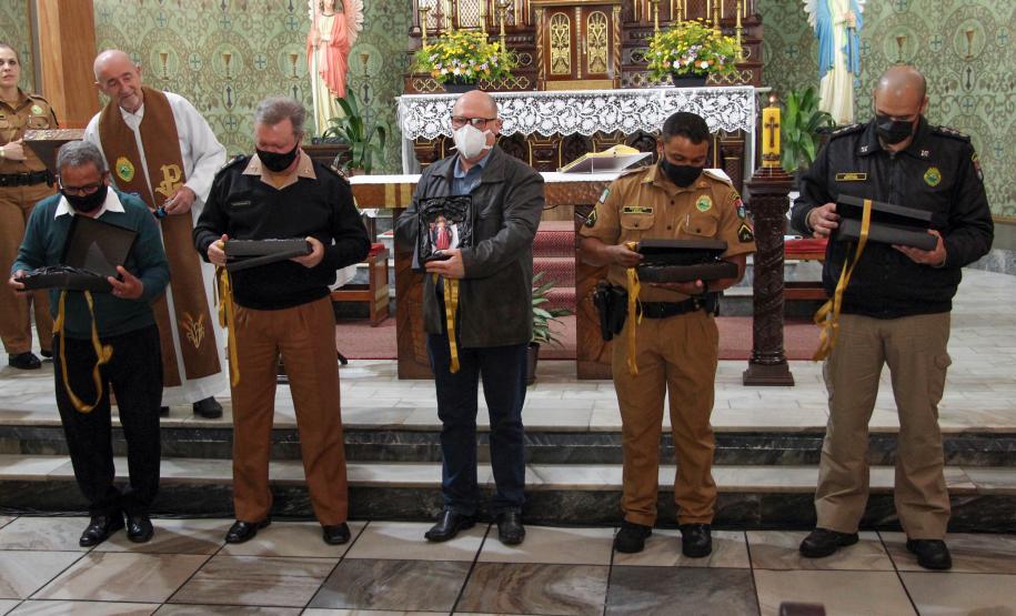 Missa de Ação de Graças celebra a vida dos policiais militares e veteranos são homenageados na Capital