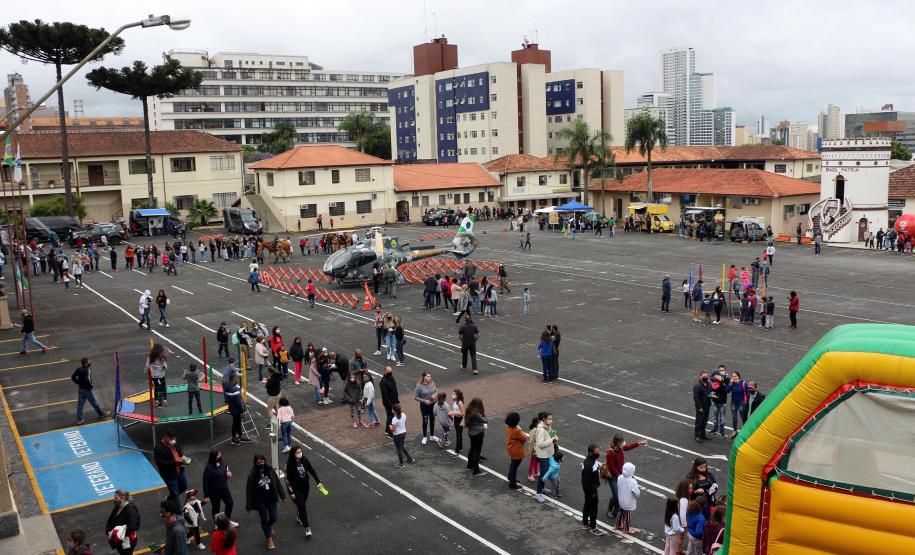 Comemoração de Dia das Crianças abre o Quartel do Comando-Geral para a comunidade em Curitiba