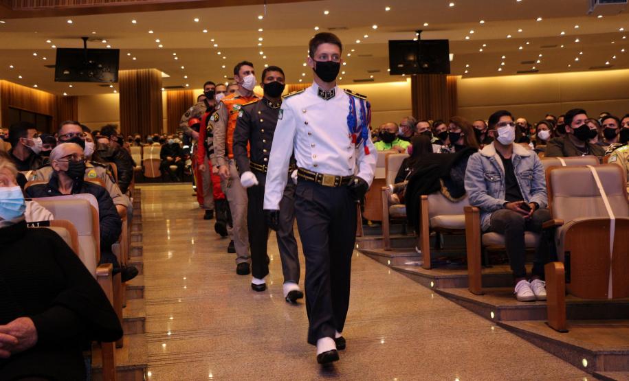 Igreja evangélica recebe bombeiros e familiares para celebrar os 109 anos de criação do Corpo de Bombeiros