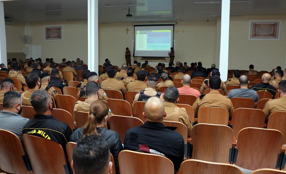 Policiais militares de Curitiba e da Região Metropolitana participam de palestra sobre assédio moral e sexual