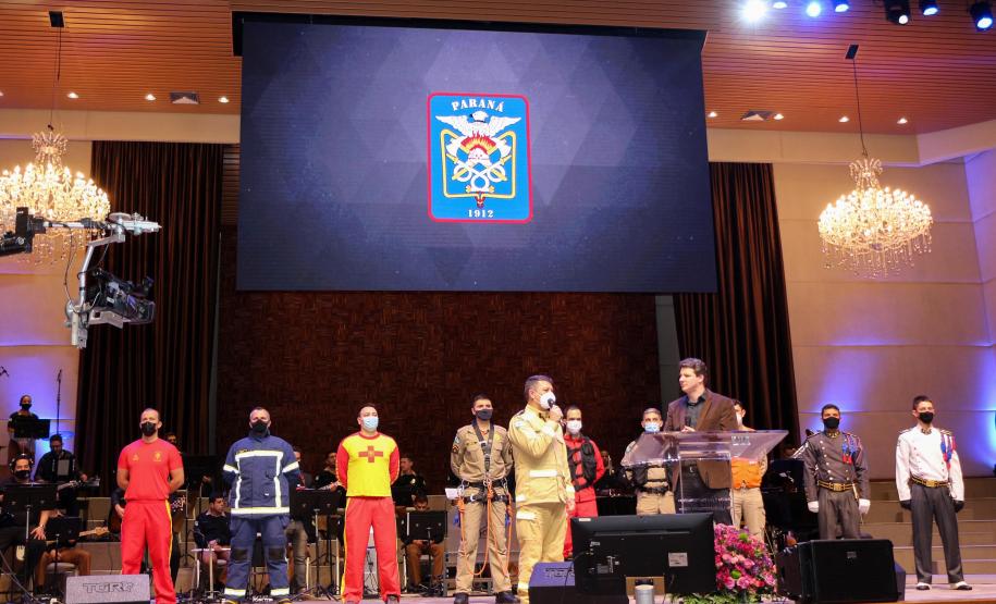 Igreja evangélica recebe bombeiros e familiares para celebrar os 109 anos de criação do Corpo de Bombeiros