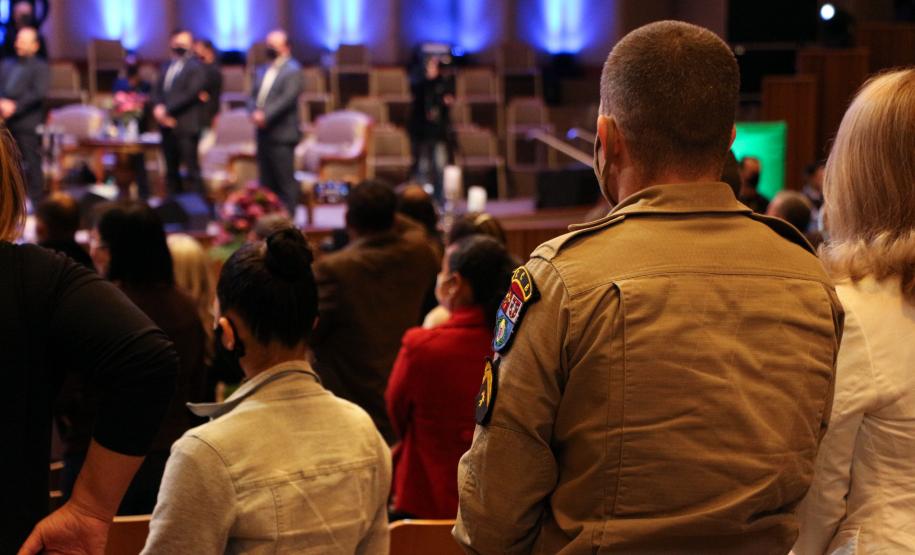 Igreja evangélica recebe bombeiros e familiares para celebrar os 109 anos de criação do Corpo de Bombeiros