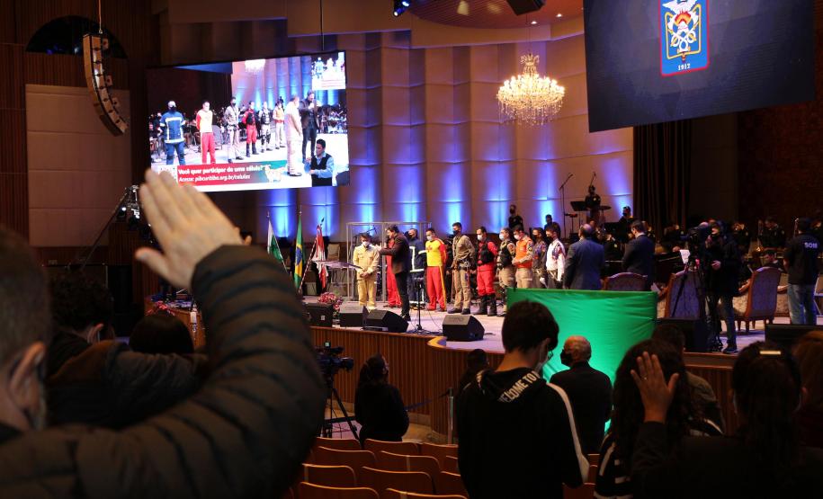 Igreja evangélica recebe bombeiros e familiares para celebrar os 109 anos de criação do Corpo de Bombeiros