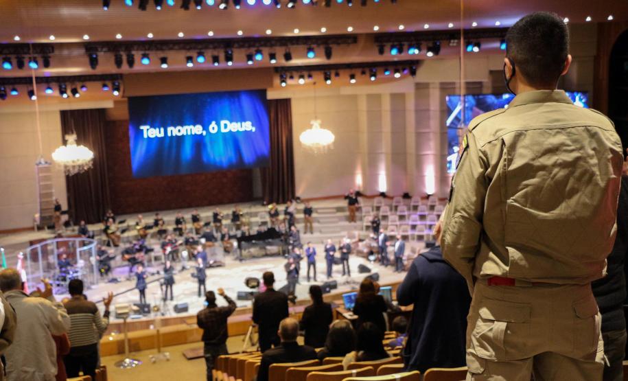Igreja evangélica recebe bombeiros e familiares para celebrar os 109 anos de criação do Corpo de Bombeiros