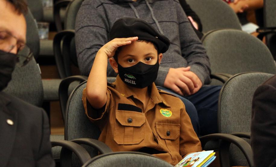Proerd comemora 21 anos de atuação no Paraná com entrega de medalhas em Curitiba
