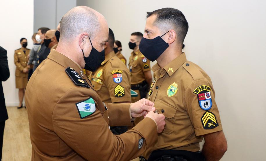 Proerd comemora 21 anos de atuação no Paraná com entrega de medalhas em Curitiba