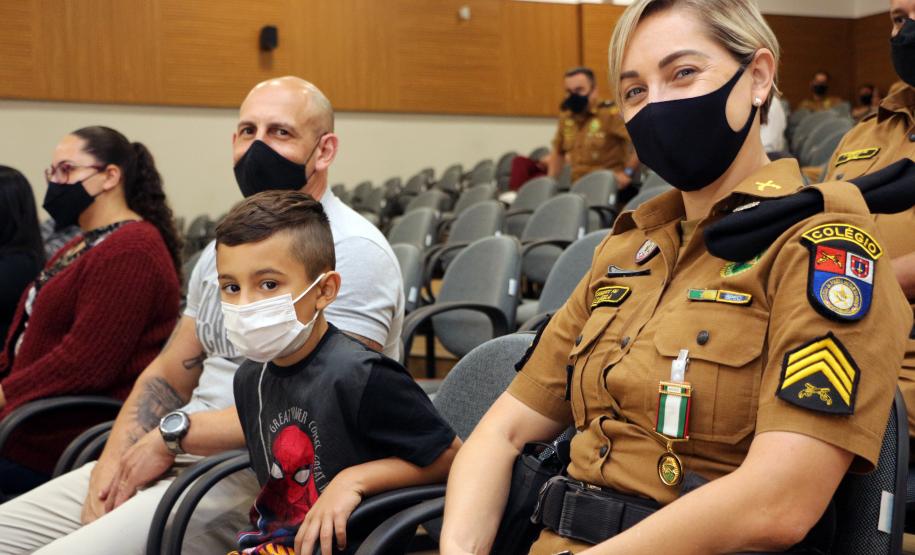 Proerd comemora 21 anos de atuação no Paraná com entrega de medalhas em Curitiba