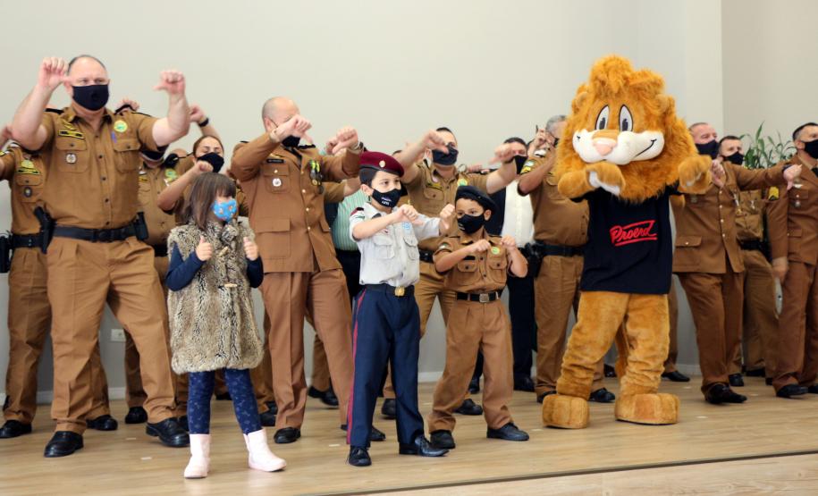 Proerd comemora 21 anos de atuação no Paraná com entrega de medalhas em Curitiba