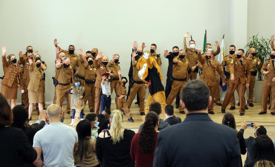Proerd comemora 21 anos de atuação no Paraná com entrega de medalhas em Curitiba