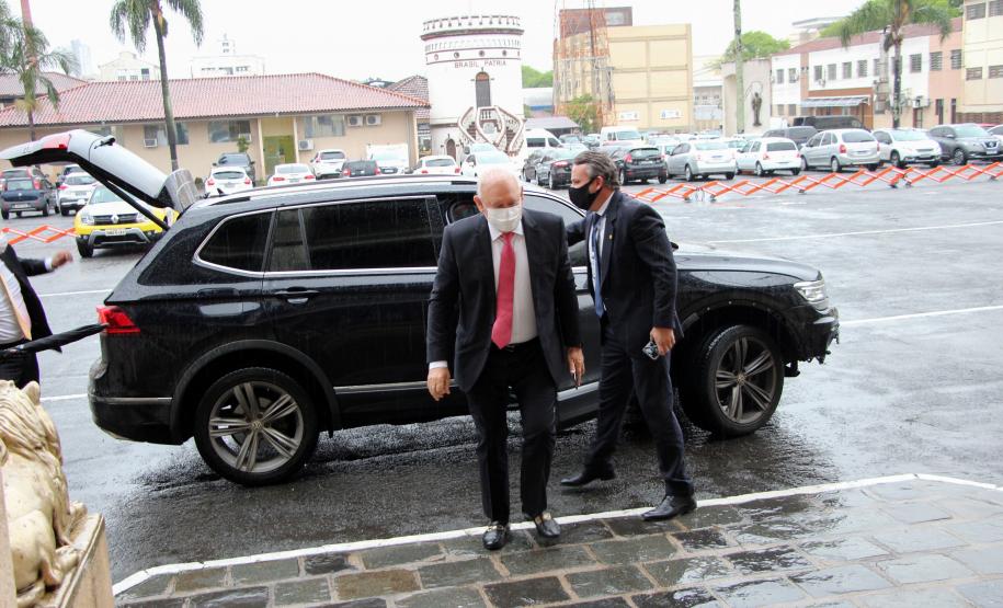 Alto Comando da Polícia Militar recebe visita de cortesia do Presidente da ALEP